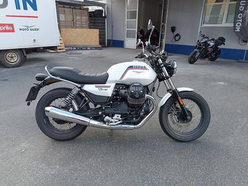 Moto Guzzi V 7 Stone Ten (2026) V7 Special Bianco 1969 - fotka 8 z 14