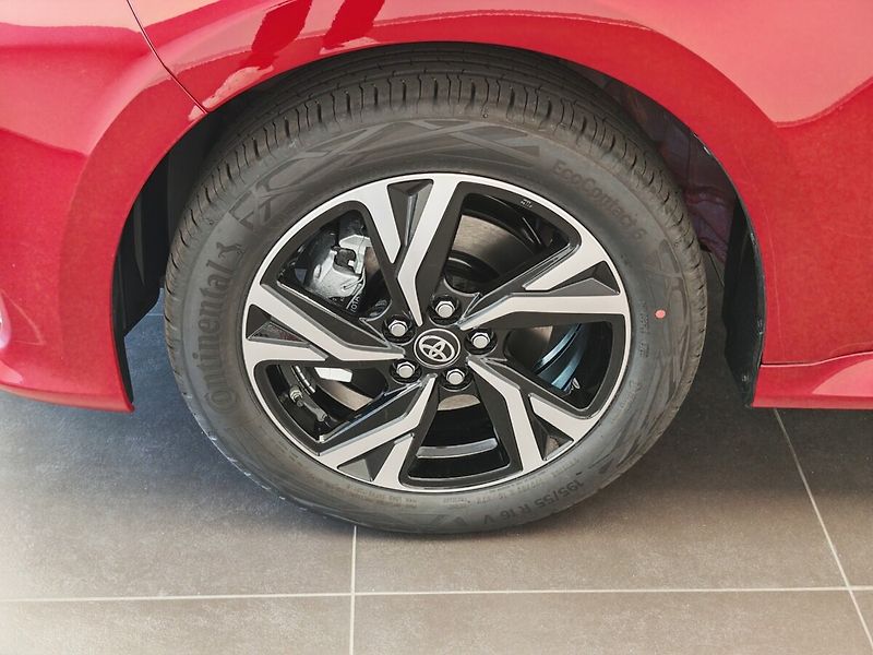 Toyota Yaris 1.5 Hybrid Style - fotka 8 z 29