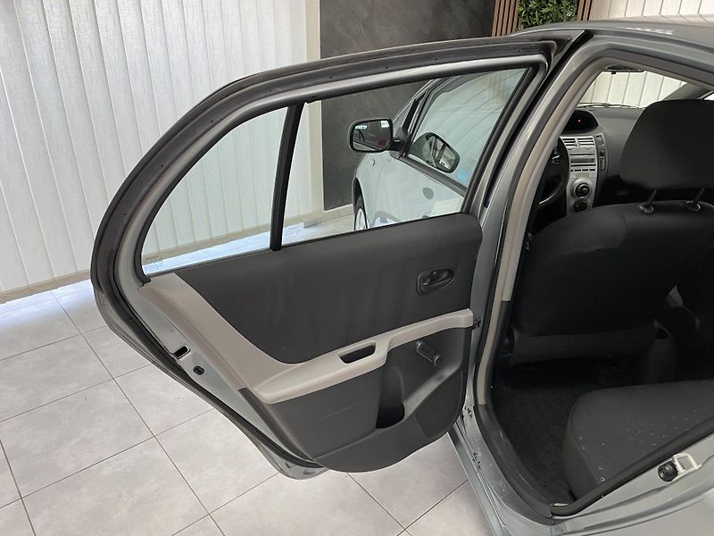 Toyota Yaris 1.0 i ČR 1.MAJ. AC  REZERVACE - fotka 15 z 22