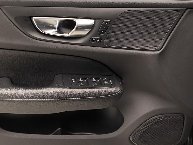 Volvo V60 D4 INSCRIPTION AUT REZERVACE - fotka 28 z 47
