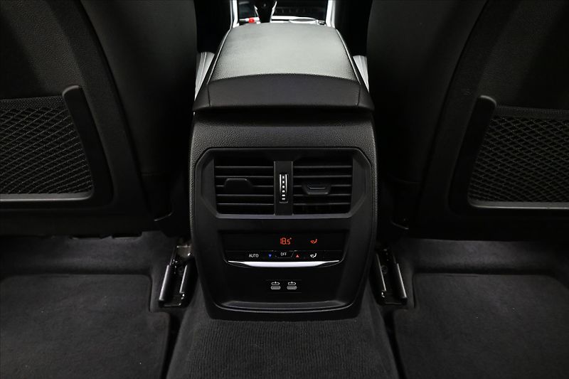 BMW Řada 3 2,0 320d 140 kW SportTouring S - fotka 21 z 32