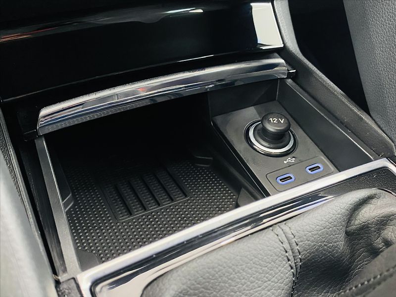 Škoda Karoq 1,5 TSI 110kW Top Selection - fotka 17 z 27