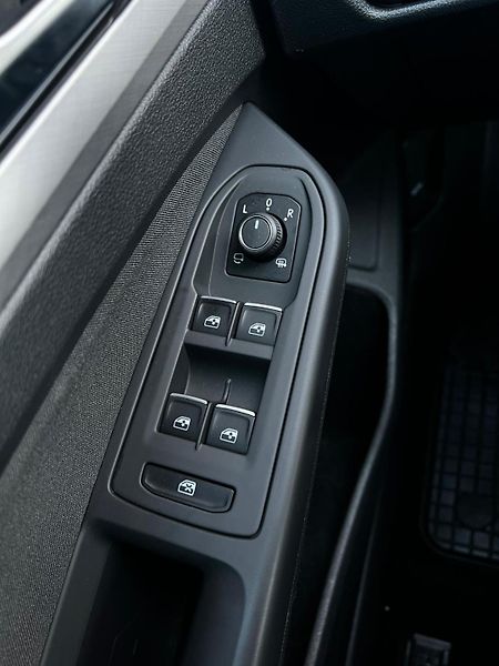Volkswagen Golf 2.0TDI ACC LED Comfort - fotka 20 z 24