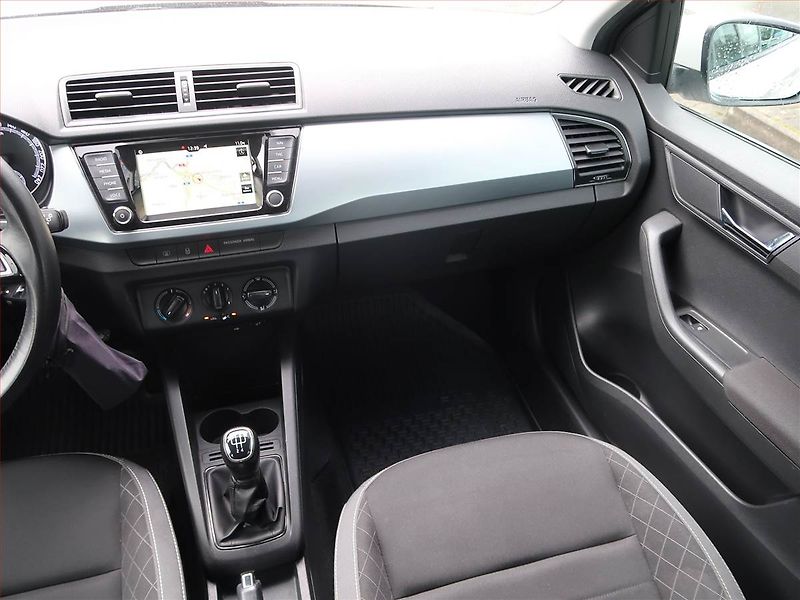 Škoda Fabia (2019) 1.0 TSI, Navi, Tempomat - fotka 8 z 16