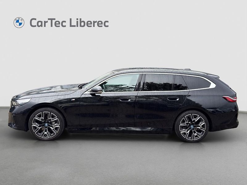 BMW i5 xDrive40 Touring - fotka 6 z 16