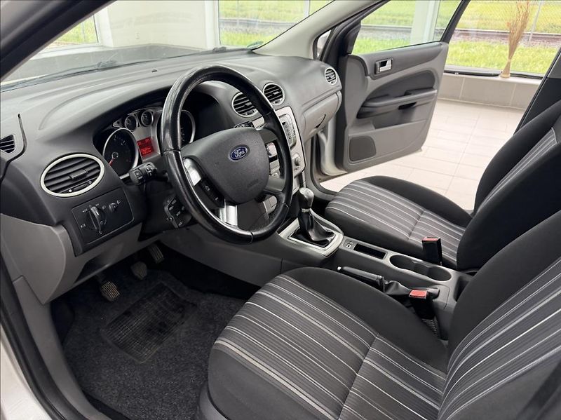 Ford Focus 1,6 i, Klima, 16V, 74kw, - fotka 9 z 24