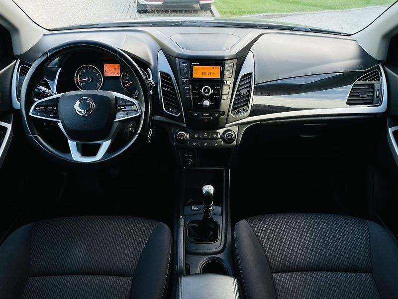 SsangYong Korando 2.0i MAN 1.MAJ SERVISKA TAŽNÉ - fotka 22 z 41