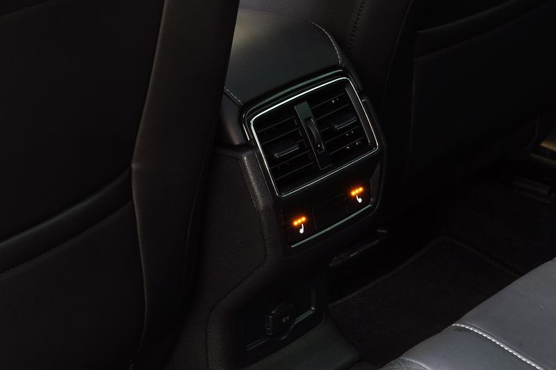 Škoda Karoq 2.0TDI,4x4,DSG,ČR,1.MAJ,TAŽNÉ - fotka 19 z 36