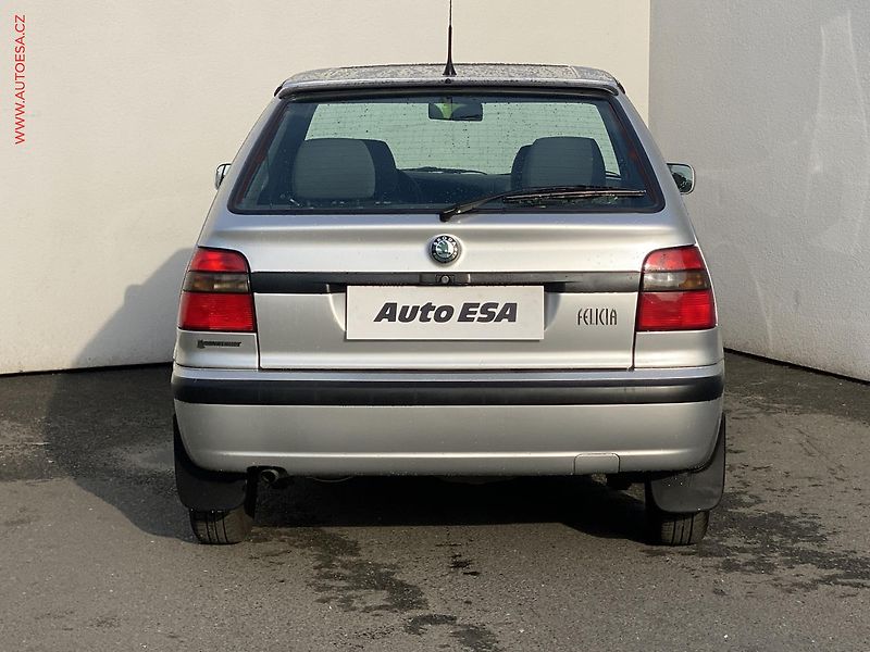 Škoda Felicia (2000) 1.3i, ČR, šíbr, centrál - fotka 5 z 14