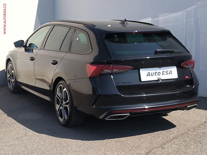 Škoda Octavia (2022) 2.0 TSi, RS, panor, Webasto - fotka 6 z 34