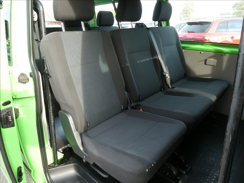 Volkswagen Transporter 2,0 TDi 75kW L2H2,9.míst,2xkol - fotka 20 z 48