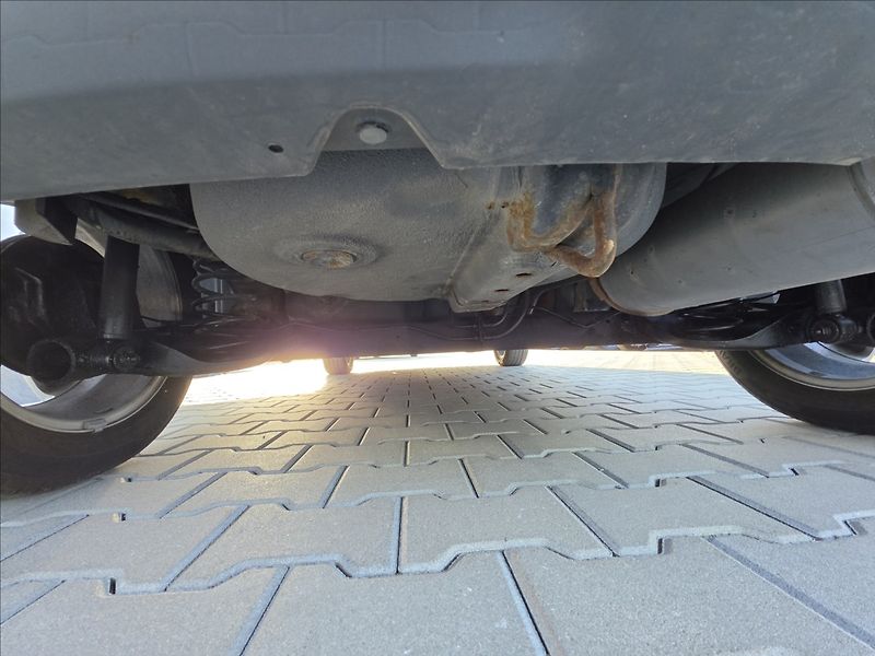 Suzuki Swift 1,3 i 67KW KLIMA ALU STK - fotka 26 z 44