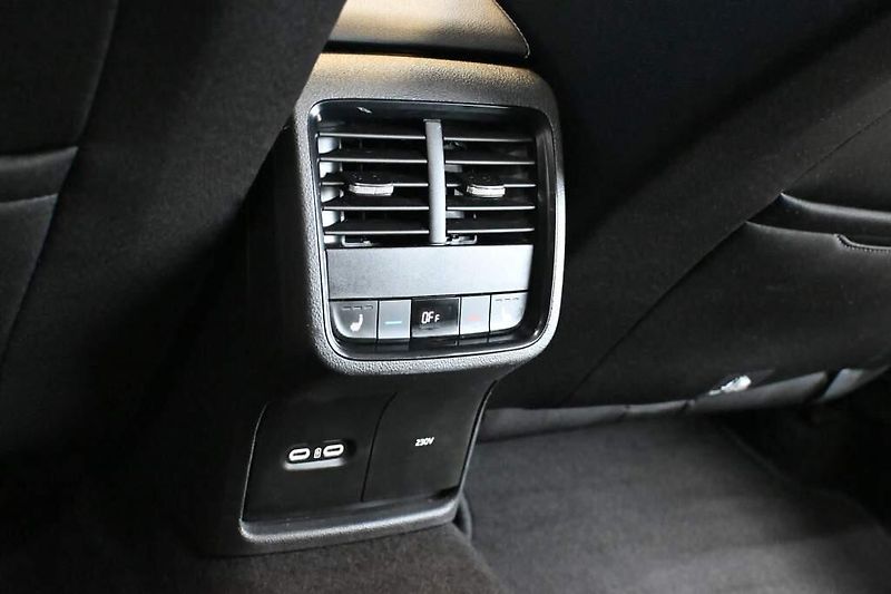 Škoda Octavia (2022) 2.0 4x4 DSG LED TOUR Virtual T - fotka 28 z 39