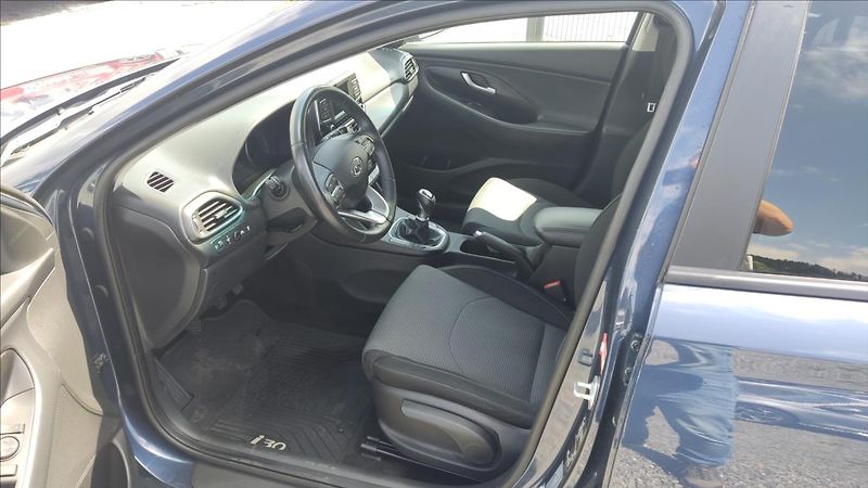 Hyundai i30 1,0 T-GDI TRIKOLOR COMFORT - fotka 6 z 17
