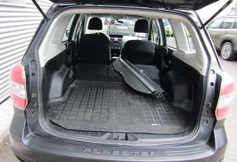 Subaru Forester (2014) 2,0D  6MT 1.maj.ČR plný servis - fotka 25 z 35