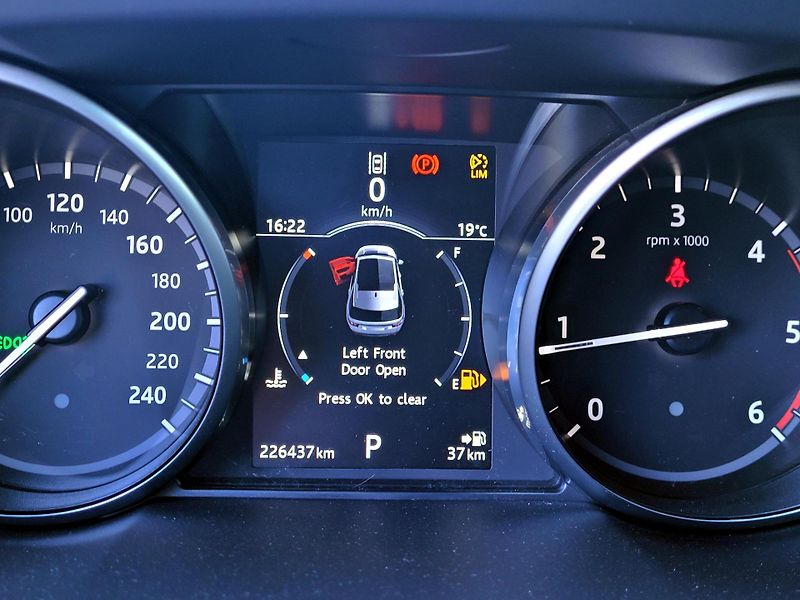 Land Rover Discovery Sport 2,0 TD4 4wd,DPH,SERVIS - fotka 42 z 48