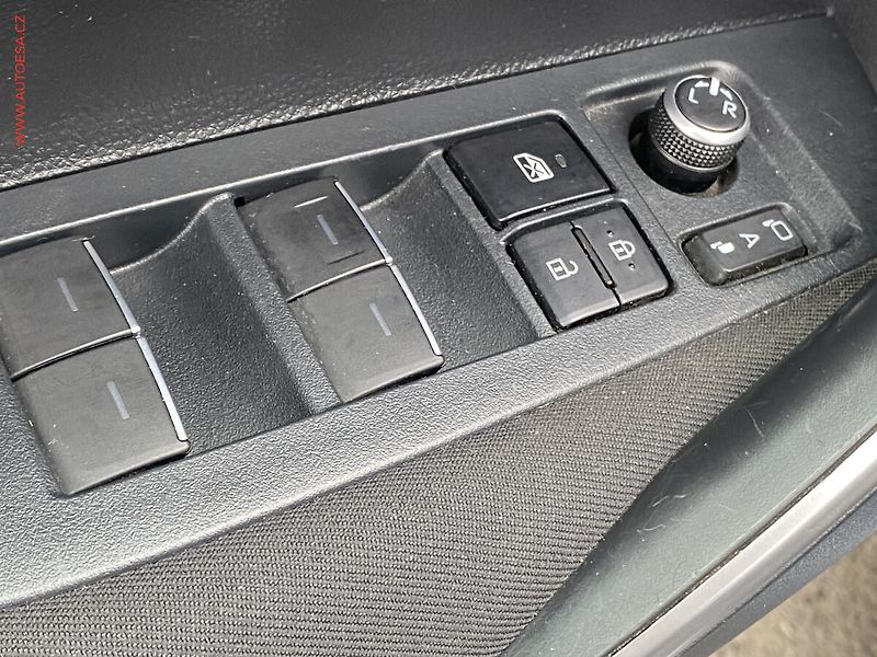 Toyota Corolla (2023) 1.5 VVT-i, ČR, Comfort - fotka 11 z 20