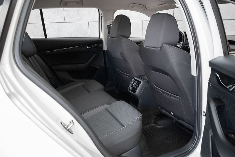 Škoda Octavia 2.0 TDI 110kW AMBITION+*ČR 1.M - fotka 12 z 38