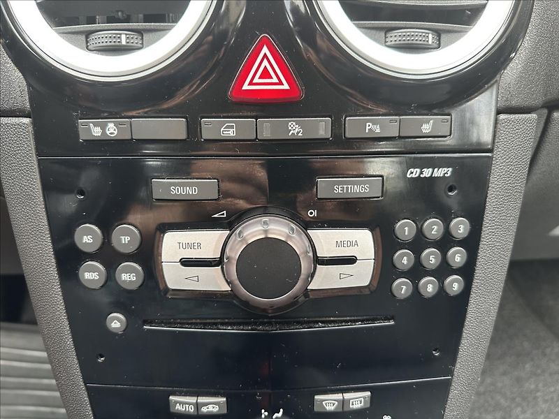 Opel Corsa 1,4 AUTOMAT - fotka 17 z 27