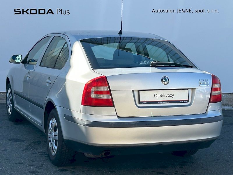Škoda Octavia (2006) Ambiente 1.6 FSI 85 kW - fotka 7 z 23