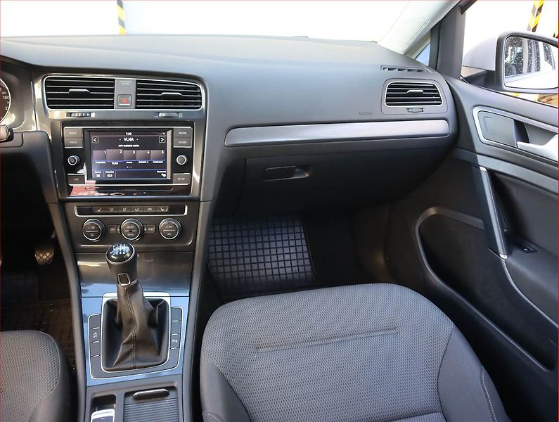 Volkswagen Golf (2018) 1.0 TSI, Tempomat - fotka 8 z 19