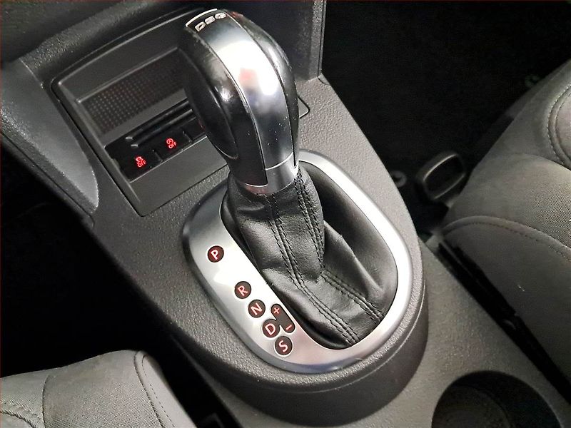 Volkswagen Touran (2012) 2.0 TDI, Automat, Tempomat - fotka 13 z 19