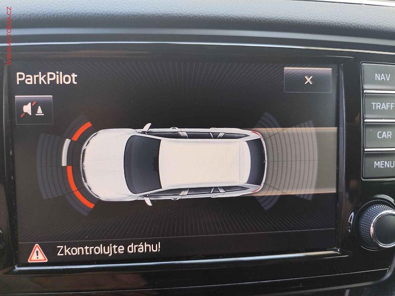 Škoda Octavia (2014) 2.0 TDi, ČR, Navi, bixen - fotka 16 z 27