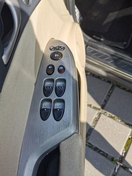 Honda Civic (2006) Nejvyšší výbava Executive  - fotka 14 z 17