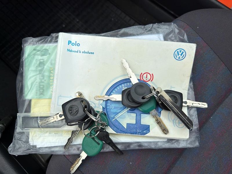 Volkswagen Polo 1.6i 55 kW automat, serviska - fotka 14 z 20
