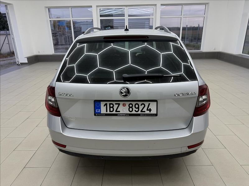 Škoda Octavia 1,6 TDi,Navi,digiklima,vyhř.se - fotka 4 z 33