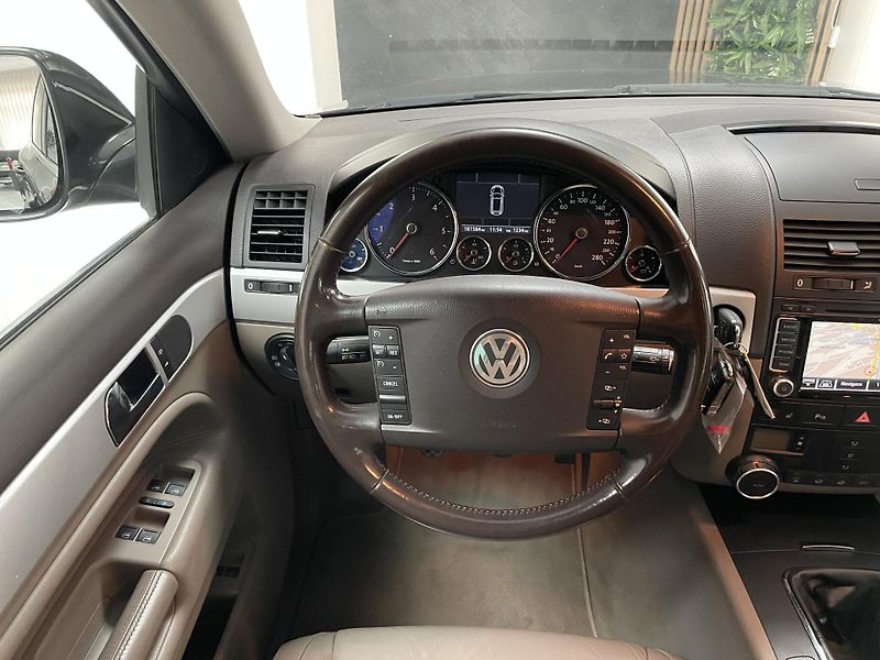 Volkswagen Touareg 2.5 TDi ČR 6M 4X4 TZ 3500KG  - fotka 22 z 25