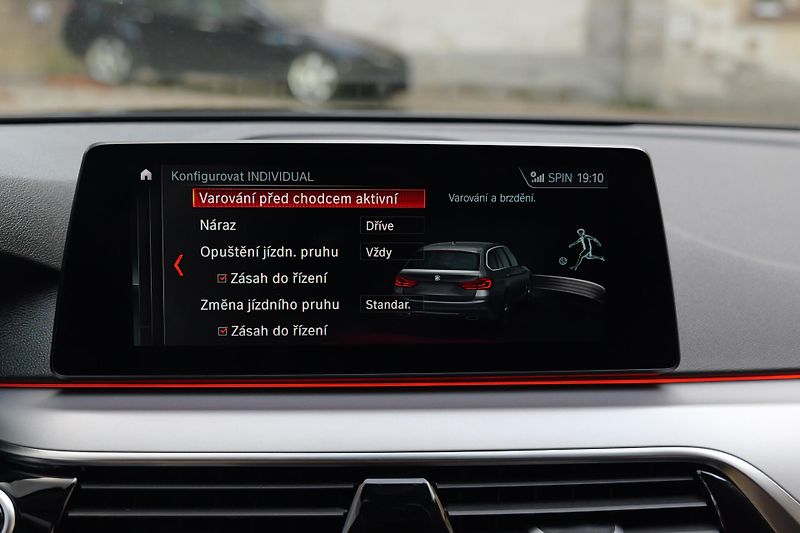 BMW Řada 5 530xD Aktiv.Podvozek TopVýbava - fotka 41 z 48