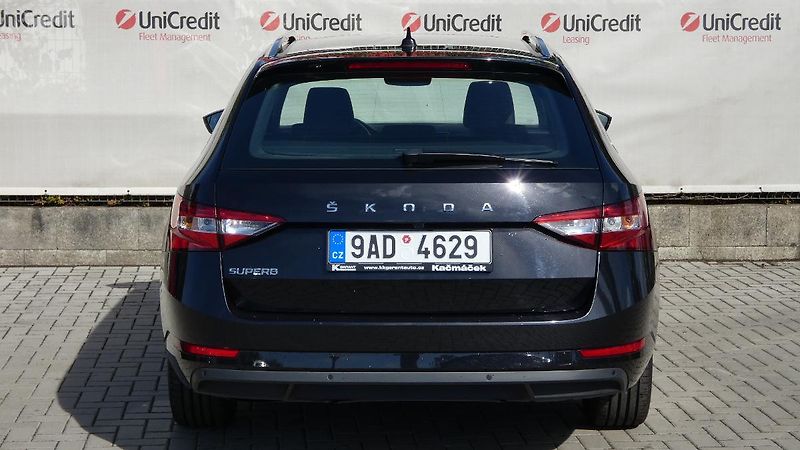 Škoda Superb Combi 2,0 TDI DSG Style - fotka 4 z 24