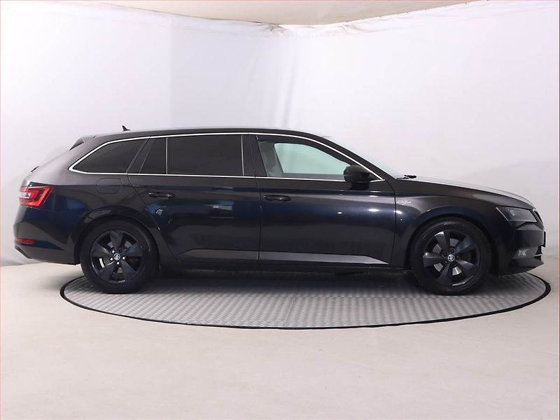 Škoda Superb (2017) 2.0 TDI, Automat, Kůže, Navi - fotka 6 z 24