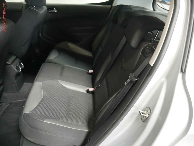Peugeot 308 (2007) 1.6i, AC - fotka 10 z 15