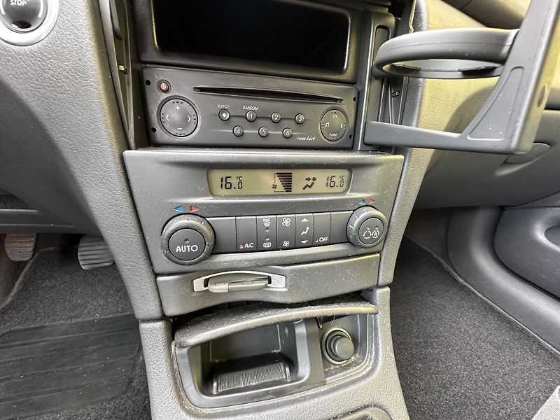 Renault Laguna (2003) KOMBI 1.8/88kW *KLIMA *2.Maj.  - fotka 13 z 35