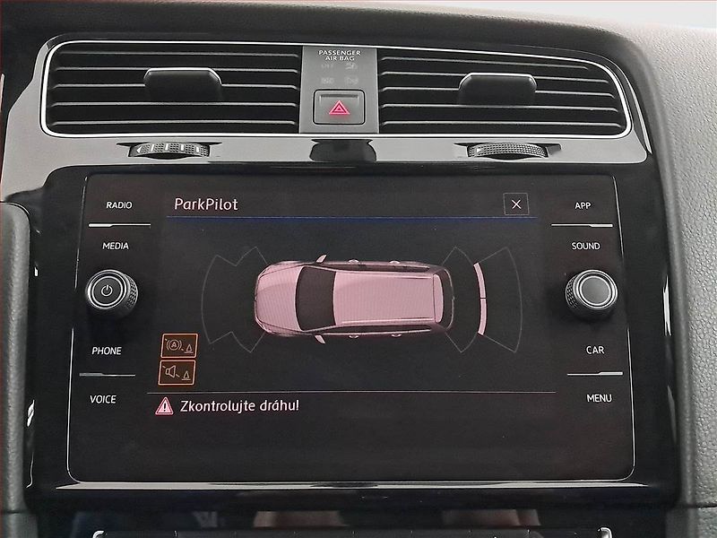 Volkswagen Golf (2020) 1.5 TSI, Automat, Tempomat - fotka 18 z 22