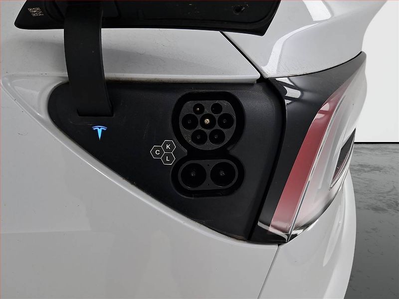 Tesla Model 3 (2024) Standard Range LFP, SoH 97% - fotka 16 z 18