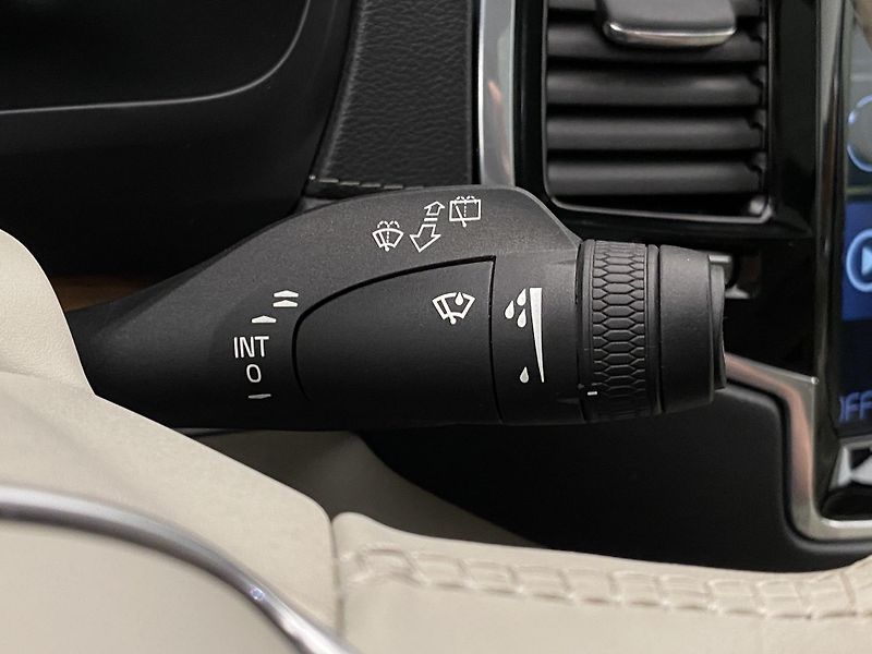 Volvo XC90 D5 AWD INSCRIPTION REZERVACE - fotka 22 z 54