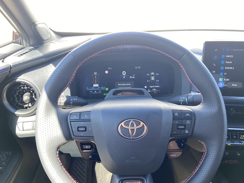Toyota C-HR 2.0 PHEV e-CVT GR-Sport Premie - fotka 17 z 26