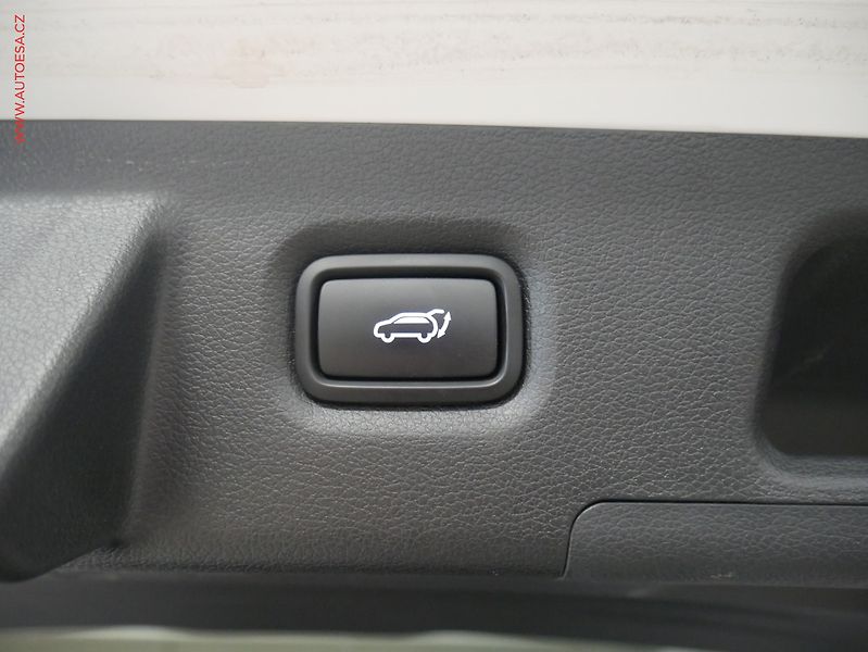 Hyundai Santa Fe (2020) 2.2 CRDi 4x4, 1.maj,ČR - fotka 29 z 30