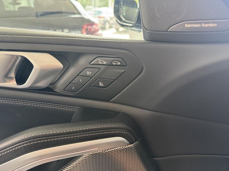 BMW X6 (2019) 40i REZERVACE - fotka 39 z 43