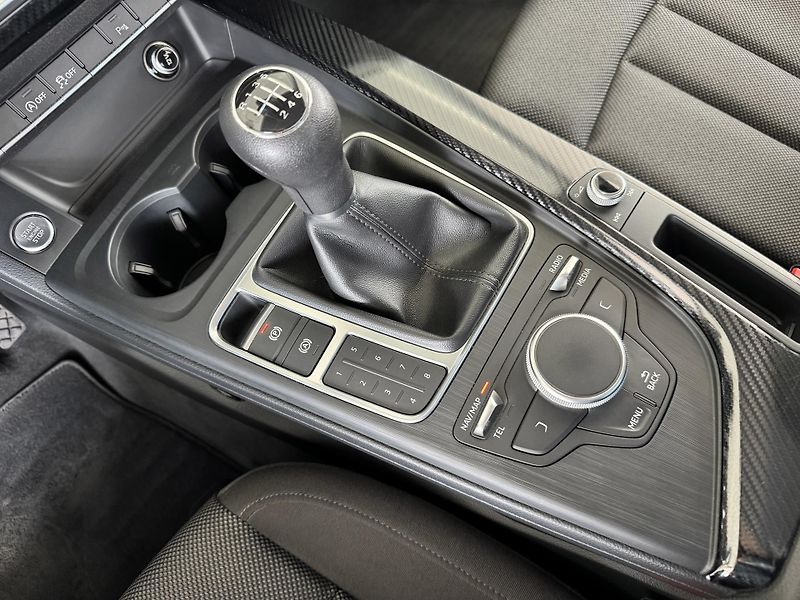 Audi A4 2,0TDI*MatrixLED*Navigace*PDC - fotka 22 z 34
