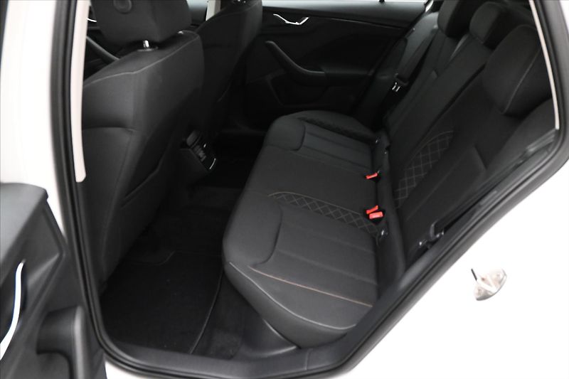 Škoda Kamiq 1,0 TSI 81 kW Ambiente Záruka - fotka 14 z 30