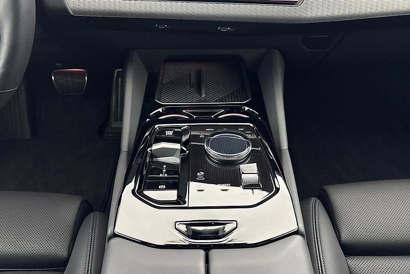 BMW Řada 5 řady 5 | 520d xDrive - fotka 10 z 16