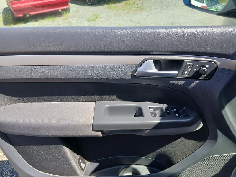 Volkswagen Touran 1.9 TDI, United, 6 rychl. - fotka 19 z 34