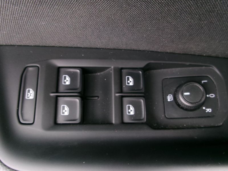 Volkswagen Passat Variant (2018) 1,5TSI AC NAVI ACC BT - fotka 31 z 39
