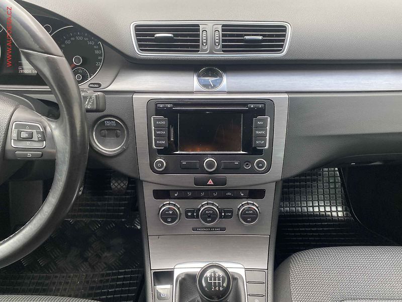 Volkswagen Passat (2013) 2.0 TDI, Navi, bixen - fotka 12 z 18