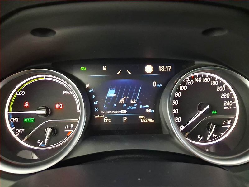 Toyota Camry (2022) Executive 2.5 Hybrid - fotka 11 z 20