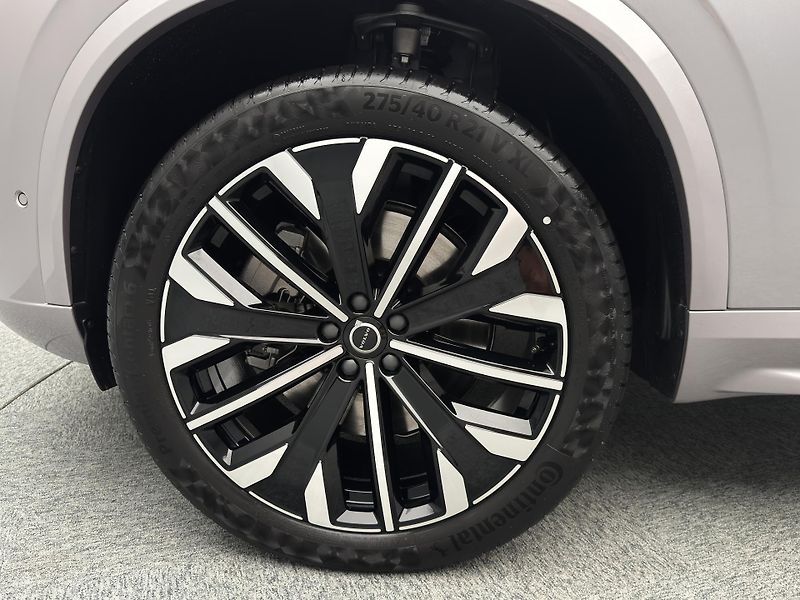 Volvo XC90 (2026) T8 AWD Plug-in DARK PLUS 7m - fotka 25 z 28